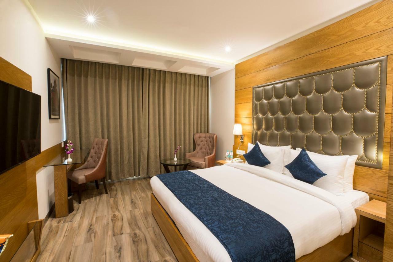 Regenta Central Cassia Zirakpur Chandigarh Exterior foto