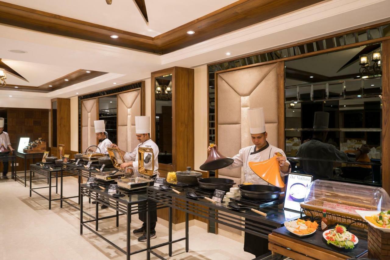 Regenta Central Cassia Zirakpur Chandigarh Exterior foto