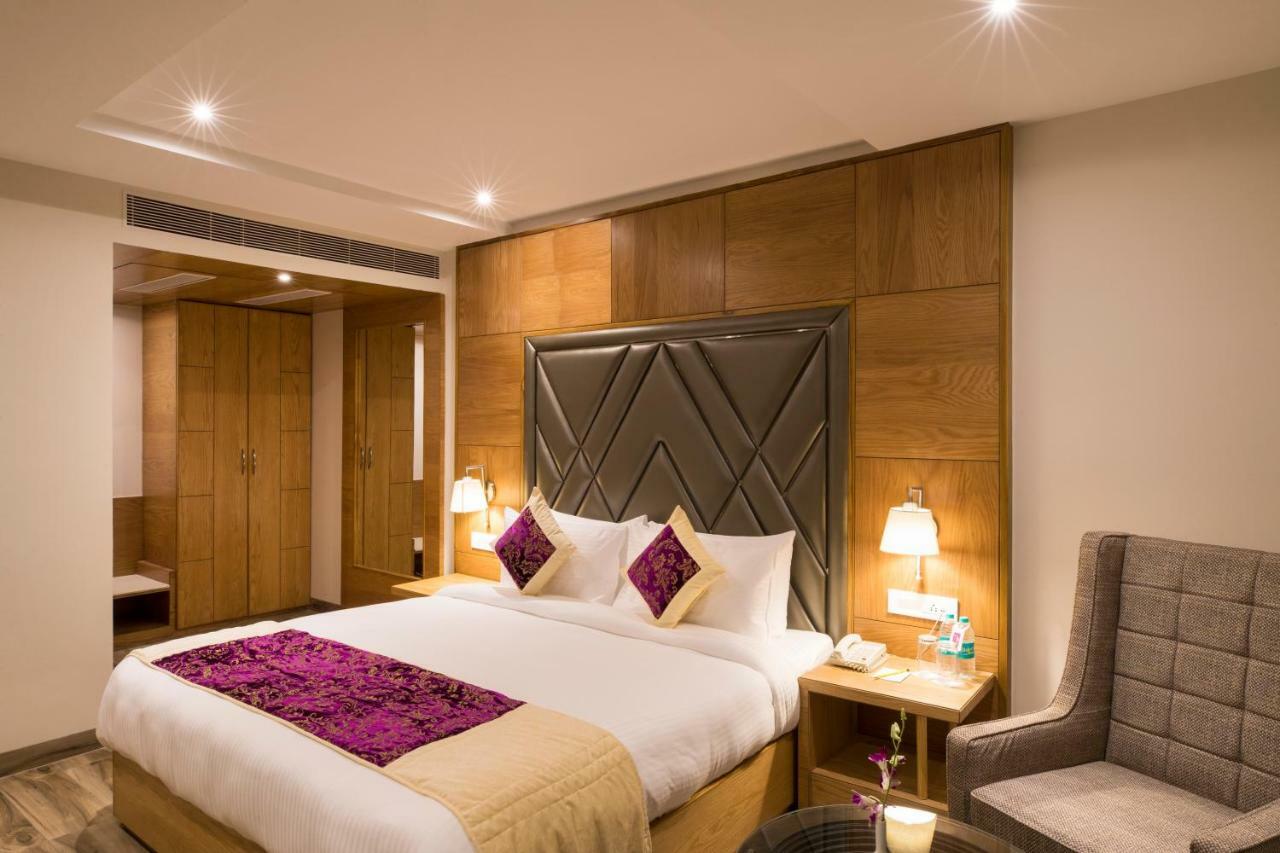 Regenta Central Cassia Zirakpur Chandigarh Exterior foto